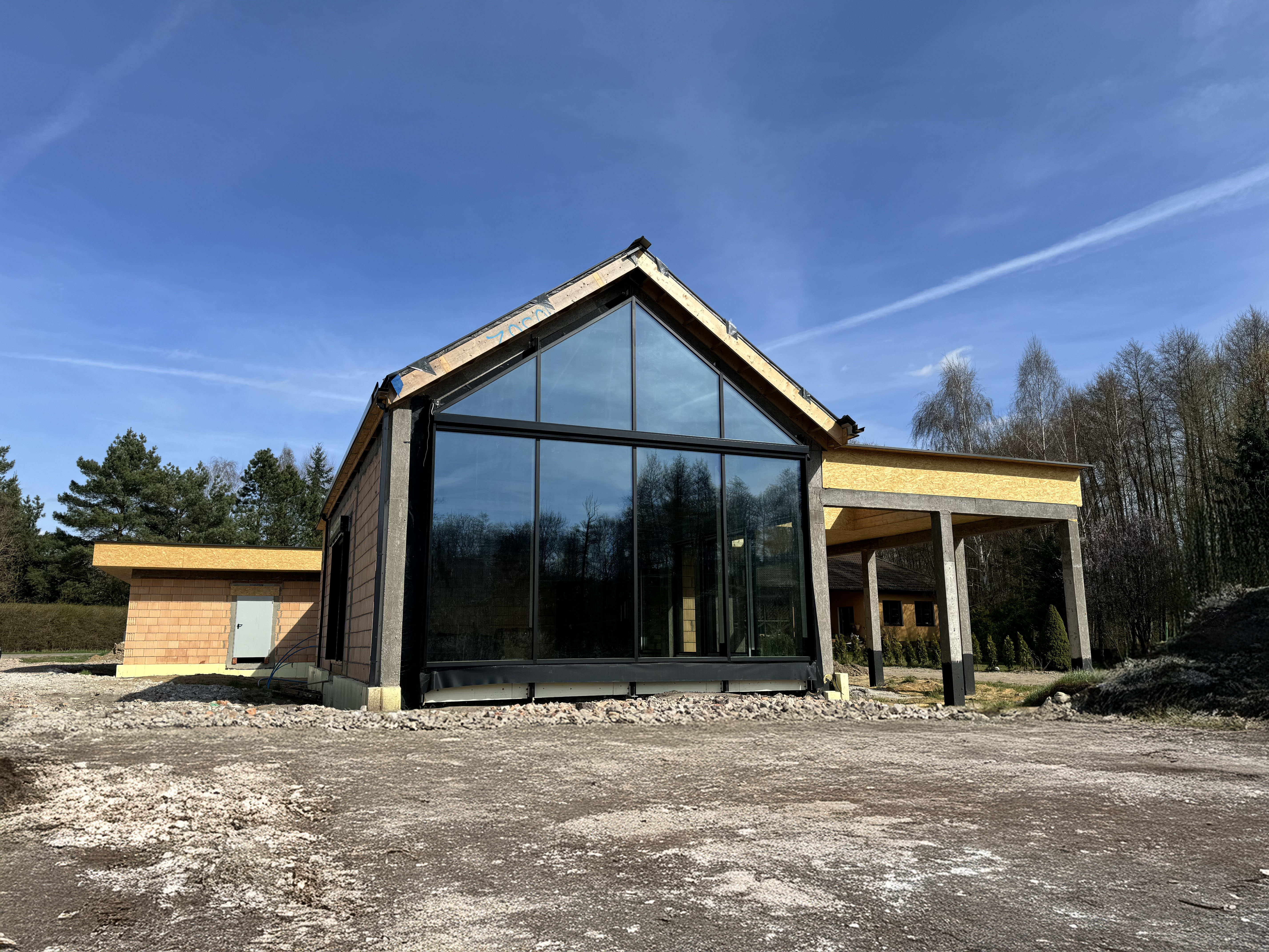 Fasada aluminiowa 6 x6 m z 95% przeszkleń