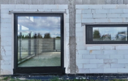 Symetria w wielkoformatowych przeszkleniach aluminiowych — realizacja SALVA, Poznań